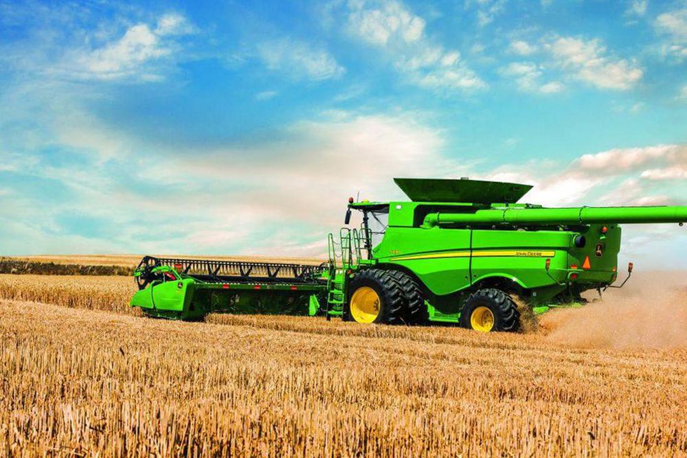 John Deere Debuts AI-Powered Farm Vehicle Fleet