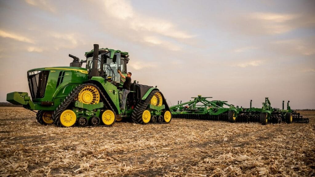 Midwest Farmers Fed Up with Unrepairable High-Tech Tractors