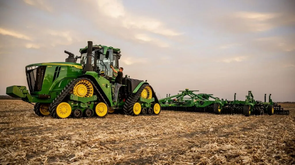 Midwest Farmers Fed Up with Unrepairable High-Tech Tractors