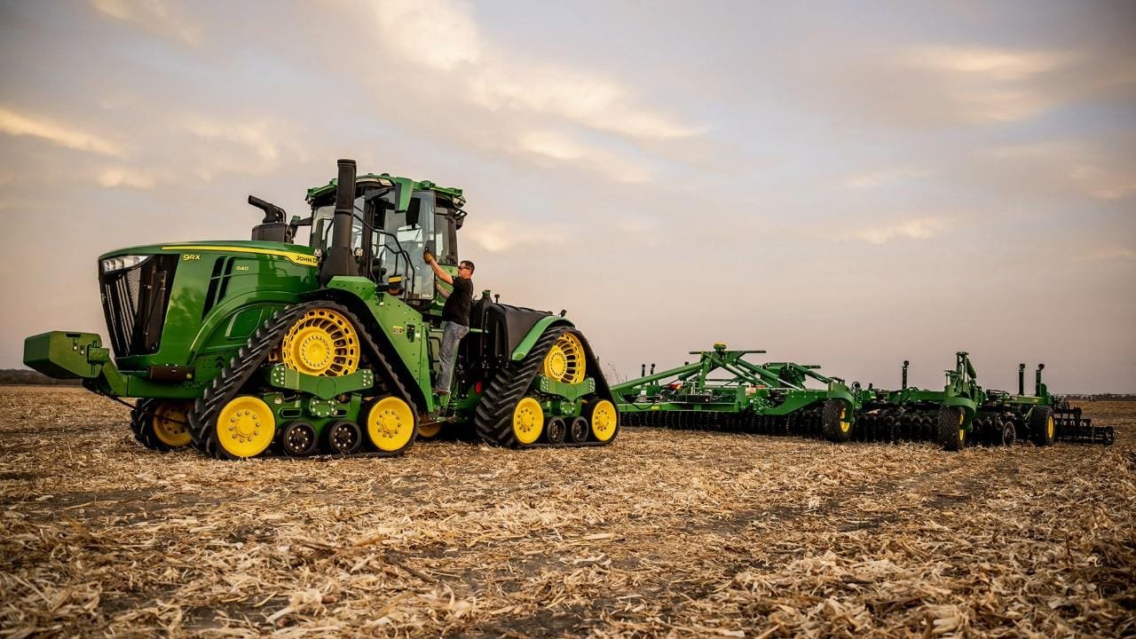 Midwest Farmers Fed Up with Unrepairable High-Tech Tractors