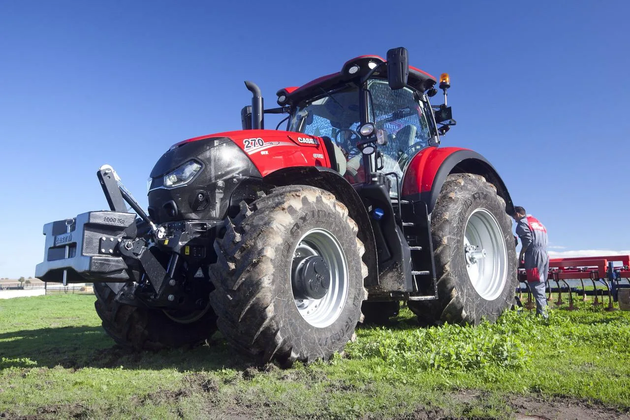 New Generation of Optum Tractors Offers Improved Controls and Customizable Technology Solutions